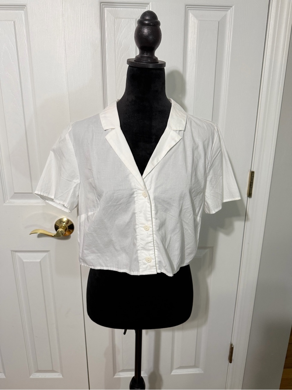 H&M White Cropped Button-Down Shirt